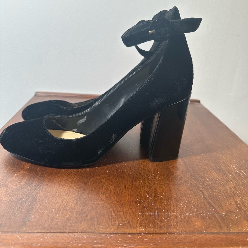 Marc Fisher Elegant Black Velvet Women's Heels - Picture 8 of 11